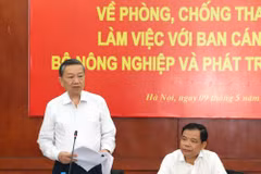 Đại tướng Tô Lâm, Ủy viên Bộ Chính trị, Bộ trưởng Bộ Công an, Phó Trưởng Ban Chỉ đạo Trung ương về phòng, chống tham nhũng, Trưởng đoàn công tác phát biểu tại buổi làm việc. (Ảnh: Phương Hoa/TTXVN)