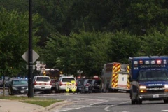 Xe cứu thương tại hiện trường vụ tấn công ở Virginia Beach. (Nguồn: AP)