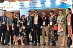 Phó giáo sư-tiến sỹ Nguyễn Duy Ánh (đứng giữa) dẫn đầu đoàn cán bộ Bệnh viện Phụ sản Hà Nội tham dự ASPIRE 2019. (Ảnh: Xuân Tuấn/Vietnam+)