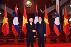 Tổng Bí thư, Chủ tịch nước Nguyễn Phú Trọng hội kiến với Thủ tướng Lào Thongloun Sisoulith. (Ảnh: Trí Dũng/TTXVN)