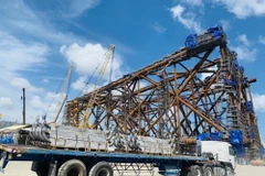 VPI bàn giao sản phẩm anode cho Vietsovpetro để chống ăn mòn cho chân đế giàn BK20. (Ảnh: VPI)