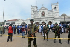 Lực lượng an ninh Sri Lanka phong tỏa hiện trường vụ nổ tại nhà thờ ở khu vực Kochchikade, Colombo, ngày 21/4/2019. (Ảnh: AFP/TTXVN)