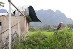 Một nhà dân bị tốc mái vì lốc xoáy. (Ảnh minh họa. Nguồn: TTXVN)