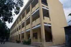 Điều tra vụ nữ sinh lớp 9 gãy hai chân khi đi giặt khăn lau bảng