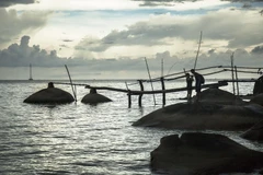 Vẻ đẹp hoang sơ, yên bình ở Bãi Bàng, Khu du lịch đảo Lại Sơn. (Ảnh: Hồng Đạt/TTXVN)