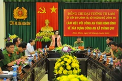 Bí thư tỉnh Ninh Bình Nguyễn Thị Thanh phát biểu tại buổi làm việc. (Ảnh: Minh Đức/TTXVN)