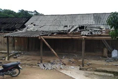 Một nhà dân ở Nghệ An bị ảnh hưởng vì lốc xoáy. (Nguồn: TTXVN)