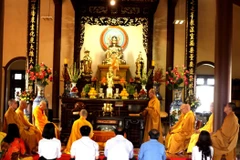 Quang cảnh lễ cầu siêu. (Ảnh: Phước Ngọc/TTXVN)