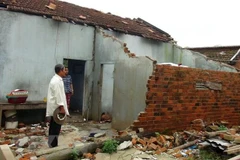 Một căn nhà bị hư hỏng nặng do bão. (Ảnh: Nguyên Lý/TTXVN