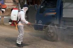 Phương tiện chở động vật được kiểm soát kỹ lưỡng và tiêu độc khử trùng. (Ảnh: Diệp Anh/TTXVN)