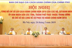 Ông Trương Hòa Bình, Ủy viên Bộ Chính trị, Phó Thủ tướng Thường trực Chính phủ, Trưởng ban Chỉ đạo cải cách hành chính của Chính phủ và các đại biểu chủ trì hội nghị. (Ảnh: Doãn Tấn/TTXVN)