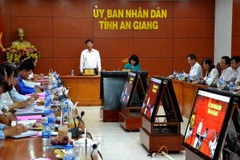 Ngày 10/6, Ủy ban Nhân dân tỉnh An Giang tổ chức buổi họp trực tuyến với 11 huyện, thị xã, thành phố trong tỉnh để thông tin tình hình bệnh dịch tả lợn châu Phi trên địa bàn. (Ảnh: Công Mạo/TTXVN)