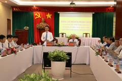 Bộ trưởng Bộ Thông tin và Truyền thông Nguyễn Mạnh Hùng phát biểu tại buổi làm việc. (Ảnh: Dương Chí Tưởng/TTXVN)