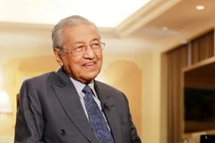 Thủ tướng Malaysia Mahathir Mohamad trả lời phỏng vấn của phóng viên Thông tấn xã Việt Nam. (Ảnh: Lâm Khánh/TTXVN)
