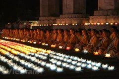 Lễ hội hoa đăng, thắp nến cầu nguyện hòa bình thế giới tại chùa Tam Chúc. (Ảnh: Minh Sơn/Vietnam+)