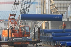 Vận chuyển hàng hóa tại Liên Vận Cảng, tỉnh Giang Tô, Trung Quốc. (Nguồn: AFP/TTXVN)