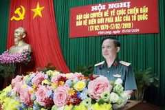 Thiếu tướng Nguyễn Thanh Hải, Phó Tham mưu trưởng Bộ Tư lệnh Quân khu 9 báo cáo chuyên đề tại hội nghị. (Ảnh: Phạm Minh Tuấn/TTXVN)