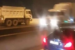 Hình ảnh xe ben chạy ngược chiều được camera ghi lại.