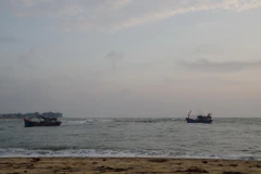 Lai dắt tàu cá. (Ảnh minh họa. Nguồn: TTXVN)