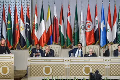 Đại diện cấp cao về chính sách đối ngoại của Liên minh châu Âu Federica Mogherini (trái) phát biểu tại Hội nghị thượng đỉnh Liên đoàn Arab (AL) lần thứ 30 ở Tunis, Tunisia. (Ảnh: AFP/TTXVN)