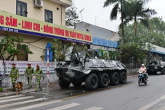 Lực lượng Thiết giáp của Bộ Tư lệnh Thủ đô Hà Nội chốt giữ tại các mục tiêu đặc biệt quan trọng. (Ảnh: TTXVN)