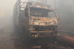 Đám cháy thiêu rụi nhiều tài sản. (Ảnh: Phạm Kha-Viết Nghĩa/TTXVN)