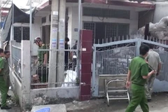 Lực lượng chức năng tỉnh Đồng Nai tiến hành phong tỏa hiện trường, điều tra nguyên nhân vụ nổ. (Ảnh: Lê Xuân/TTXVN)