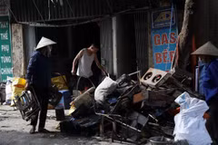 Một hộ dân sống giáp ranh với Công ty Rạng Đông. (Ảnh: Huy Hùng/TTXVN)