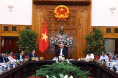 Thủ tướng Nguyễn Xuân Phúc chủ trì cuộc họp về công tác chuẩn bị sơ kết Nghị quyết 120/NQ-CP về phát triển bền vững đồng bằng sông Cửu Long ứng phó với biến đổi khí hậu. (Ảnh: Thống Nhất/TTXVN)