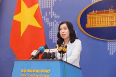 Người phát ngôn Bộ Ngoại giao Lê Thị Thu Hằng trả lời câu hỏi của các phóng viên về những vấn đề được dư luận quan tâm. (Ảnh: Lâm Khánh/TTXVN)