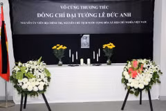 Bàn thờ di ảnh Đại tướng Lê Đức Anh. (Ảnh: Phóng viên TTXVN tại Hong Kong)