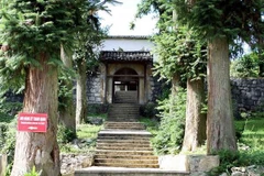 Lối vào Khu dinh thự họ Vương. (Ảnh: TTXVN)