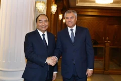 Thủ tướng Nguyễn Xuân Phúc hội kiến Chủ tịch Duma Quốc gia (Hạ viện Nga) Vyacheslav V. Volodin. (Ảnh: Thống Nhất/TTXVN)