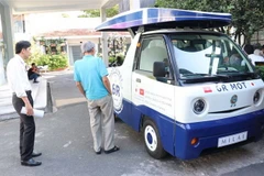 Xe vận chuyển rác 6R-MOT được thiết kế chạy bằng năng lượng Mặt Trời và năng lượng tái tạo từ rác hữu cơ. (Ảnh: Tiến Lực/TTXVN)