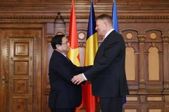 Thủ tướng Phạm Minh Chính hội kiến Tổng thống Romania Klaus Iohannis. (Ảnh: Dương Giang/TTXVN)