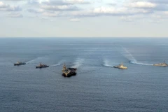 Các tàu quân sự tham gia cuộc tập trận chung Mỹ-Nhật-Hàn ở vùng biển ngoài khơi đảo Jeju của Hàn Quốc, ngày 26/11/2023. (Ảnh: Yonhap/TTXVN)
