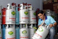 Bán lẻ gas Saigon Petro trên đường Cách mạng tháng 8, quận 3, Thành phố Hồ Chí Minh. (Ảnh: Thanh Vũ/TTXVN)