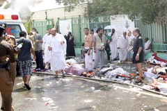 Thi thể người hành hương la liệt sau vụ giẫm đạp tại Mina. (Nguồn: Reuter/ TTXVN)