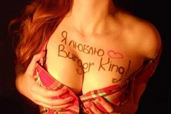 Công ty Nga gây tranh cãi với dịch vụ đăng quảng cáo lên ngực