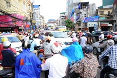 Đường Kim Ngưu đoạn giao với đường Trần Khát Chân, Lò Đúc thường xuyên xảy ra tình trạng ùn tắc giao thông. (Ảnh: Quang Quyết/TTXVN)