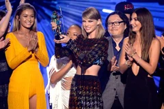 Giải thưởng lớn nhất Video của năm đã thuộc về Taylor Swift và Kendrick Lamar với ca khúc 'Bad Blood.' (Nguồn: Getty)