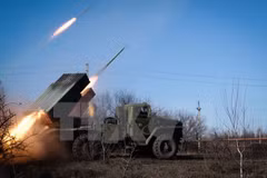 Giao tranh giữa quân đội Ukraine với lực lượng ly khai tại Đông Ukraine. (Nguồn: AFP/TTXVN)