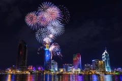[Photo] Màn bắn pháo hoa tại tháp Bitexco Financial Tower