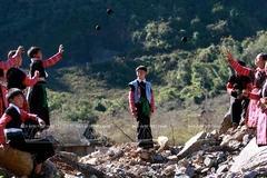 [Video] Trò chơi ném pao đặc biệt của dân tộc Mông ở Tây Bắc