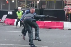 Cận cảnh vụ bắt tên trộm hung hãn cầm dao rựa ngay giữa phố