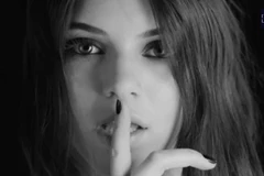 Em gái cô Kim khoe mắt đẹp trong quảng cáo của Estée Lauder