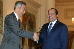 Thủ tướng Singapore Lý Hiển Long (trái) có cuộc gặp với Tổng thống Ai Cập Abdel Fattah al-Sisi. (Nguồn: AFP/TTXVN)