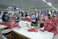 Sản xuất sản phẩm may mặc tại Công ty Cổ phần may Tiên Hưng (huyện Tiên Lữ). (Ảnh: Phạm Kiên/TTXVN)