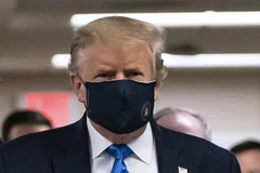 Tổng thống Mỹ Donald Trump tới thăm một Viện quân y tại Bethesda, bang Maryland ngày 11/7/2020. (Ảnh: AFP/TTXVN)
