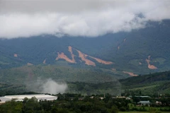 Nhiều khu vực núi rừng của huyện Hướng Hóa, tỉnh Quảng Trị bị sạt lở do mưa lũ nhiều ngày qua. (Ảnh: Quốc Dũng/TTXVN)